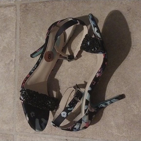 Blue by Betsy Johnson, Gina Embellished Evening Sandals Size 8 - Picture 6 of 8